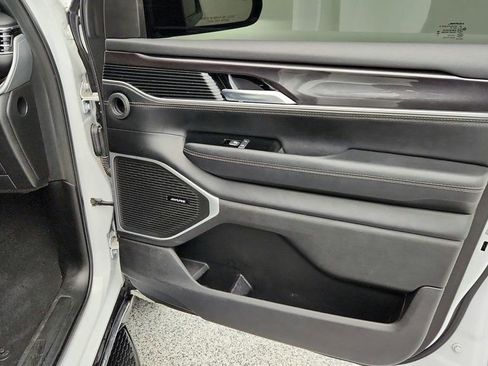 Used 2023 Jeep Wagoneer 4WD w/ Premium Group I image 25