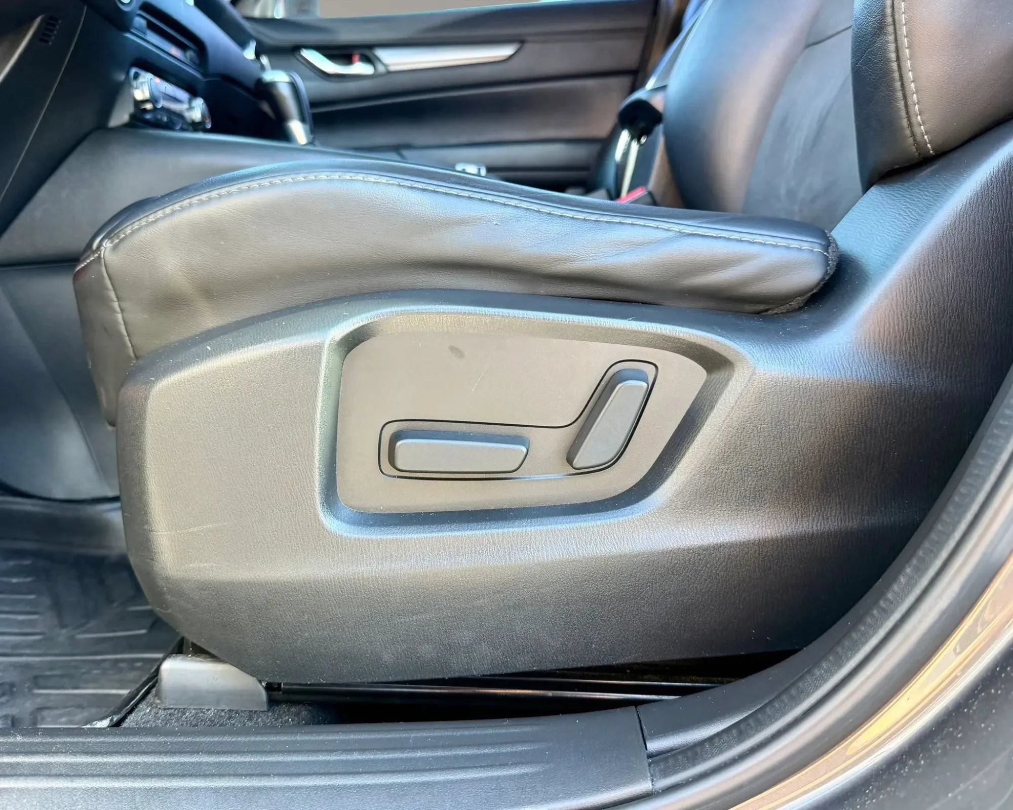 Used 2018 MAZDA CX-5 Touring w/ Preferred Equipment Package FWD image 16