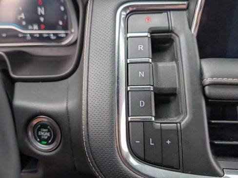 Used 2024 Chevrolet Suburban Premier image 30