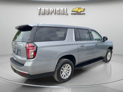 Used 2024 Chevrolet Suburban LT RWD image 5