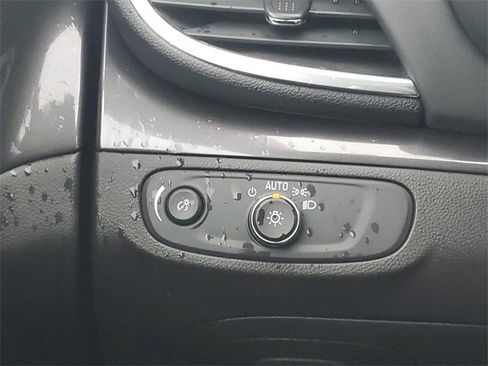 Certified 2022 Buick Encore Preferred w/ Safety Package image 18