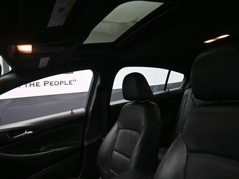 Used 2018 Chevrolet Cruze Premier FWD image 17