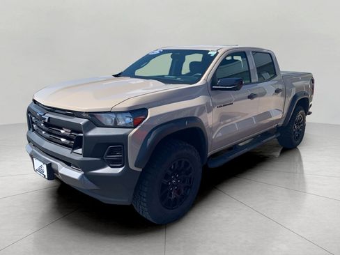Used 2024 Chevrolet Colorado Trail Boss w/ Technology Package AWD/4WD image 5