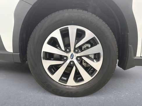 Used 2025 Subaru Outback Premium AWD/4WD image 23