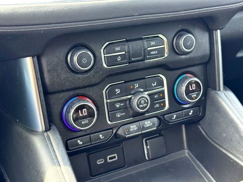 Used 2022 Chevrolet Suburban Z71 w/ Luxury Package image 29