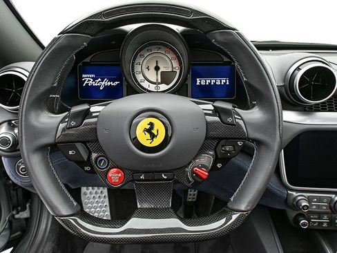 Used 2019 Ferrari Portofino RWD image 9