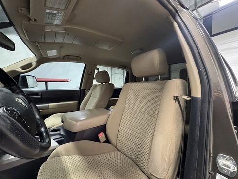 Used 2013 Toyota Tundra 4x4 CrewMax image 15