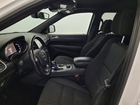 Used 2019 Jeep Grand Cherokee Laredo AWD/4WD image 17