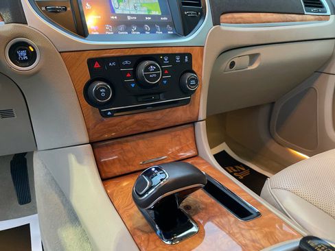 Used 2013 Chrysler 300 C w/ Light Group image 30