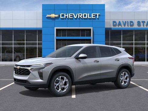 Used 2026 Chevrolet Trax LS w/ LS Convenience Package FWD image 2
