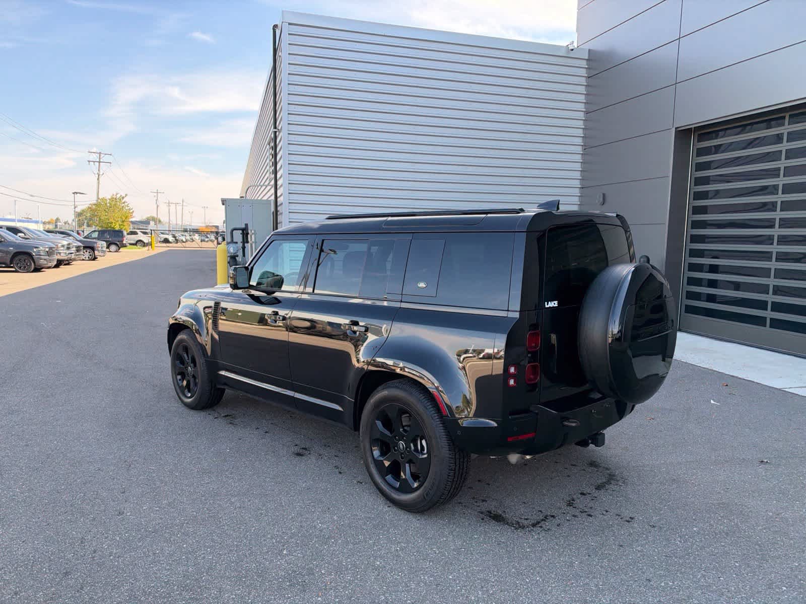 Used 2023 Land Rover Defender 110 X-Dynamic SE AWD/4WD image 3