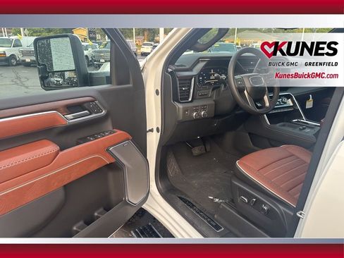New 2025 GMC Sierra 3500 Denali Ultimate image 14