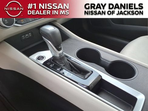Used 2025 Nissan Altima 2.5 SV FWD image 19