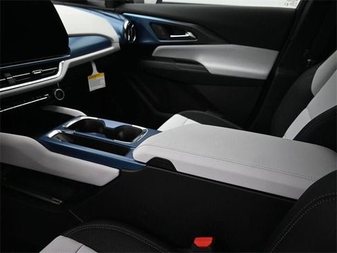 New 2026 Chevrolet Equinox EV LT image 19