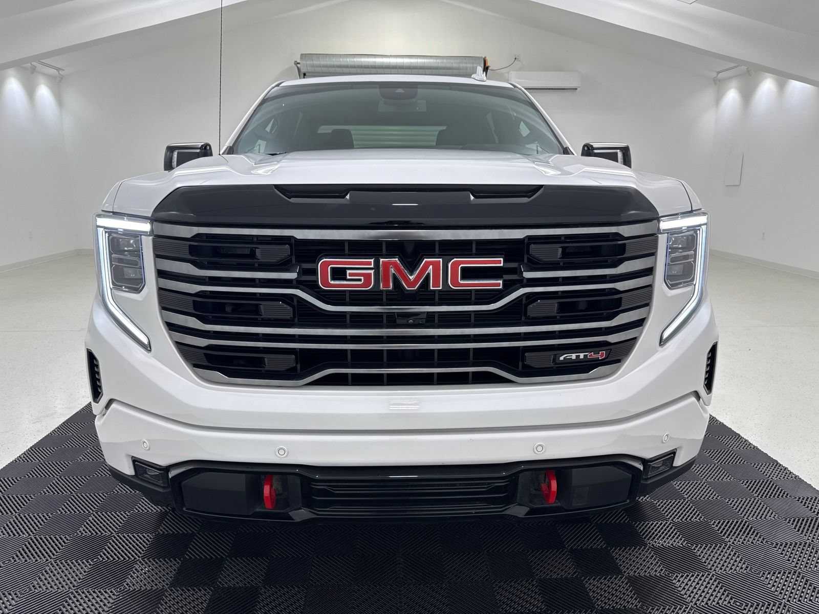 Used 2025 GMC Sierra 1500 AT4 AWD/4WD image 2