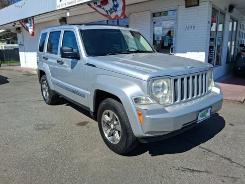 Used 2008 Jeep Liberty Sport w/ Popular Equipment Group image 3