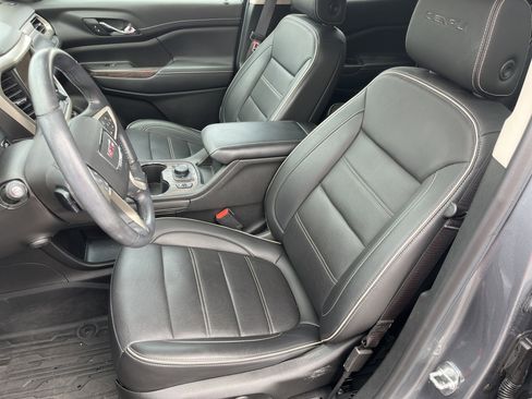 Used 2021 GMC Acadia Denali w/ Denali Technology Package FWD image 19