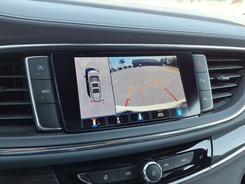 Used 2024 Buick Enclave Premium image 27