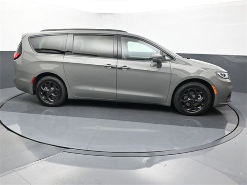 Used 2021 Chrysler Pacifica Touring-L w/ S Appearance Package image 6