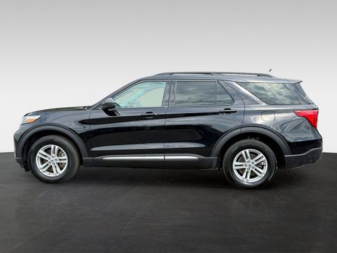 Used 2023 Ford Explorer XLT w/ Equipment Group 202A AWD/4WD image 8
