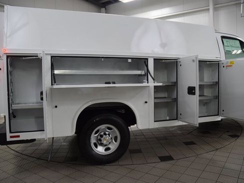 New 2025 Chevrolet Express 3500 w/ Power Convenience Package image 36