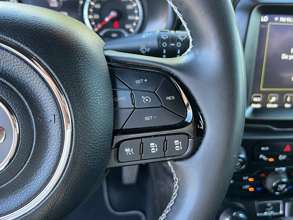 Used 2021 Jeep Renegade Latitude w/ Luxury Group II AWD/4WD image 29