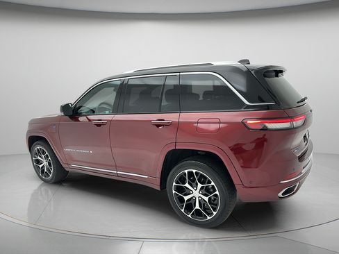 Used 2023 Jeep Grand Cherokee Summit AWD/4WD image 4