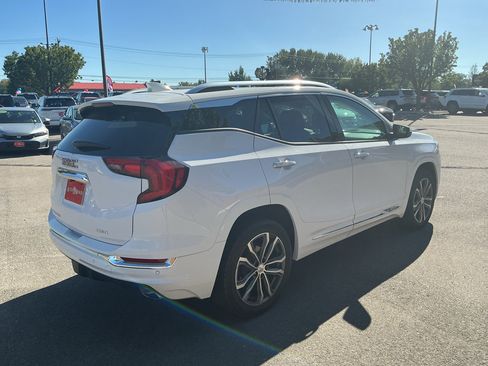 Used 2020 GMC Terrain Denali w/ Denali Premium Package AWD/4WD image 5