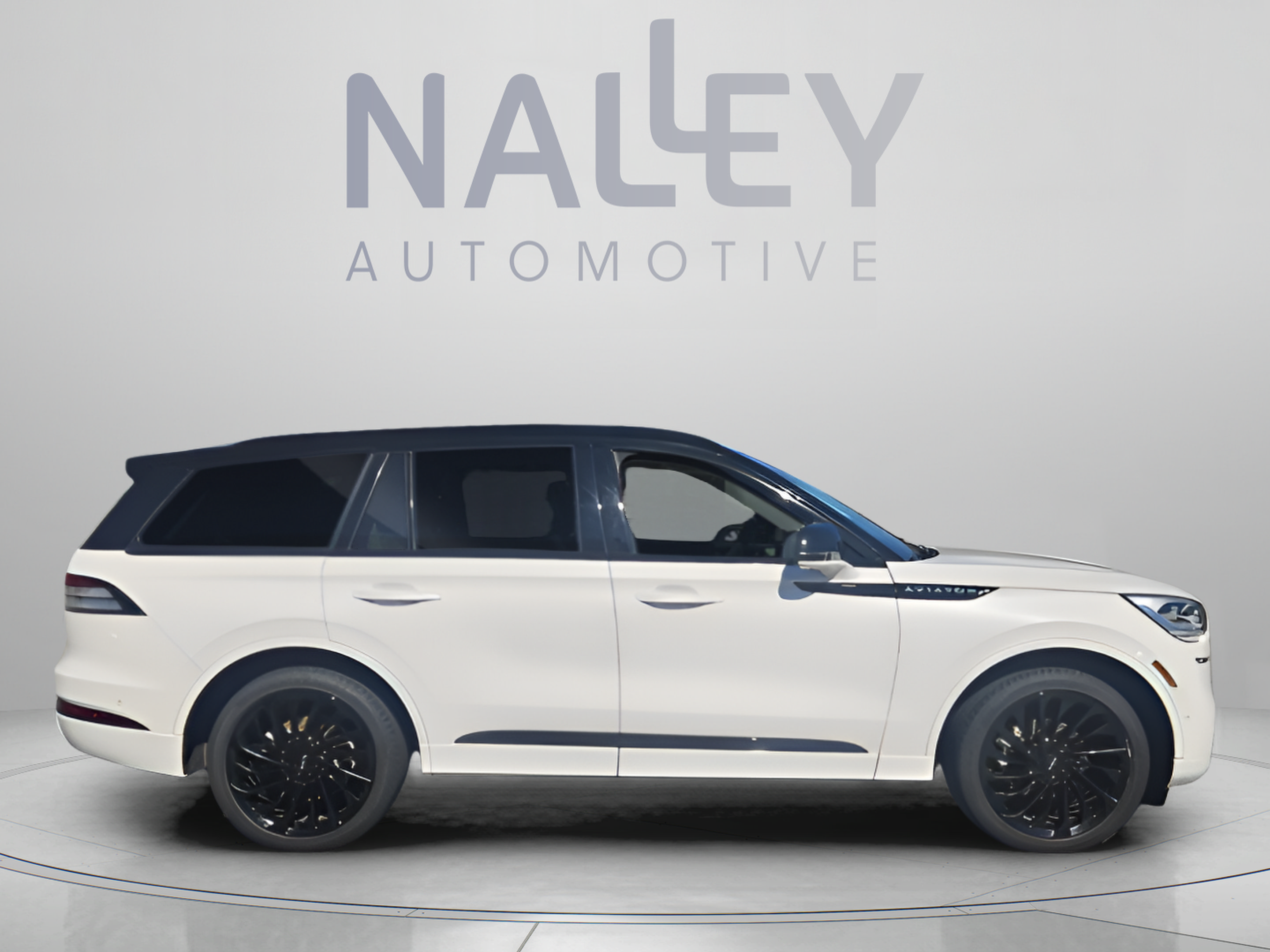 Used 2024 Lincoln Aviator Black Label AWD/4WD image 4
