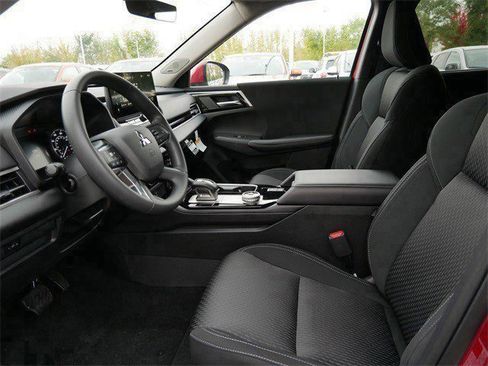 New 2025 Mitsubishi Outlander ES image 4