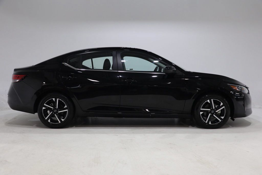 Used 2025 Nissan Sentra SV FWD image 8
