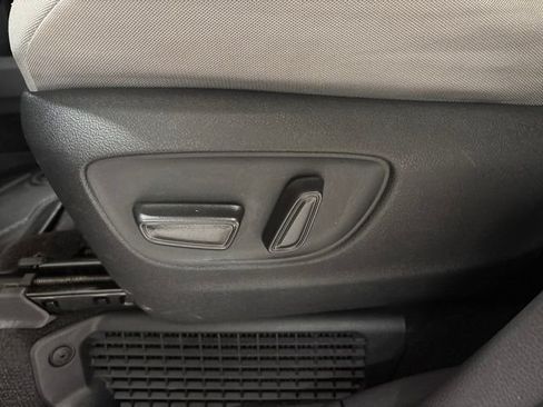 Used 2023 Toyota Sienna LE FWD image 9