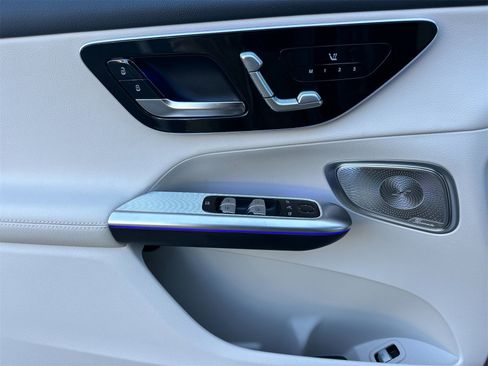 New 2026 Mercedes-Benz GLC 300 image 11