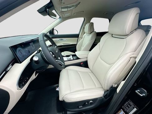 Certified 2026 Genesis GV70 2.5T image 16