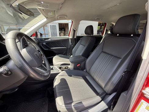 Used 2023 Volkswagen Tiguan SE FWD image 9