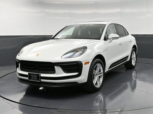 Certified 2025 Porsche Macan image 6