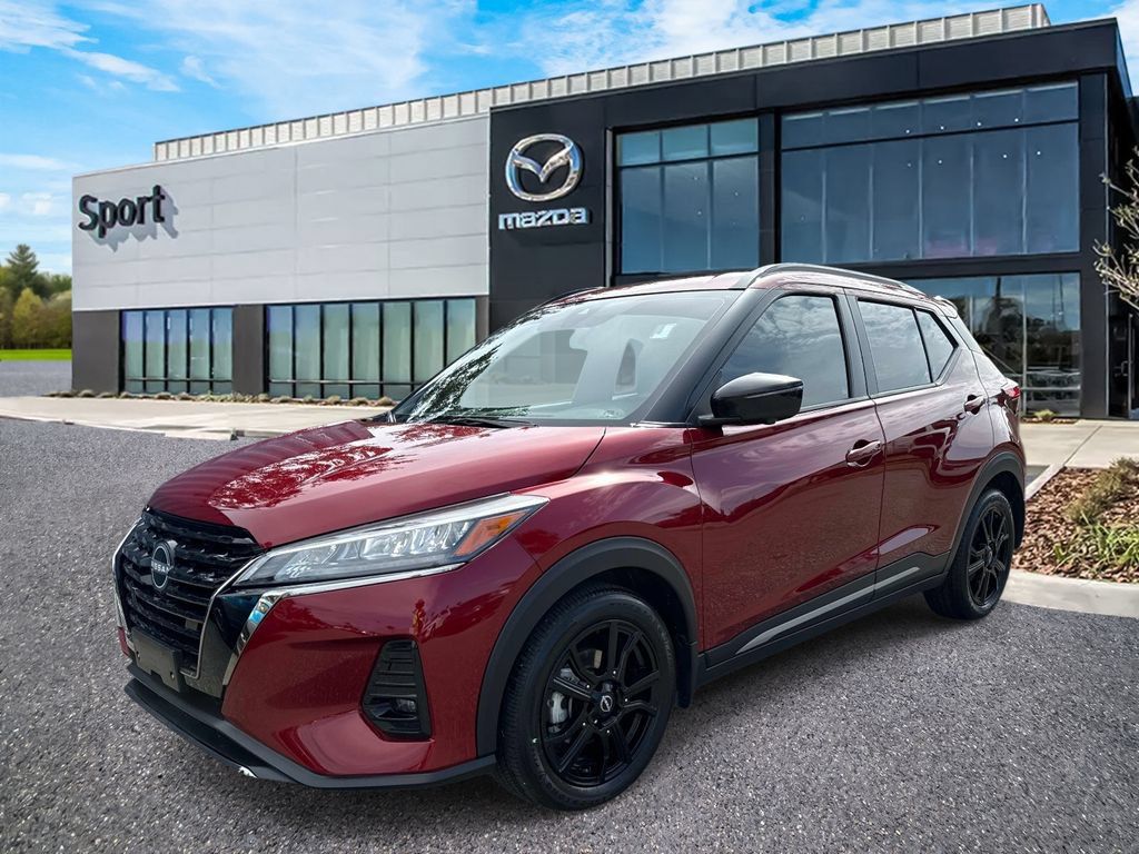 Used 2024 Nissan Kicks SR w/ SR Premium Package FWD image 8