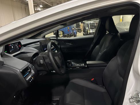 Used 2025 Toyota Prius AWD image 9