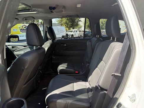 Used 2021 Honda Pilot Touring image 11
