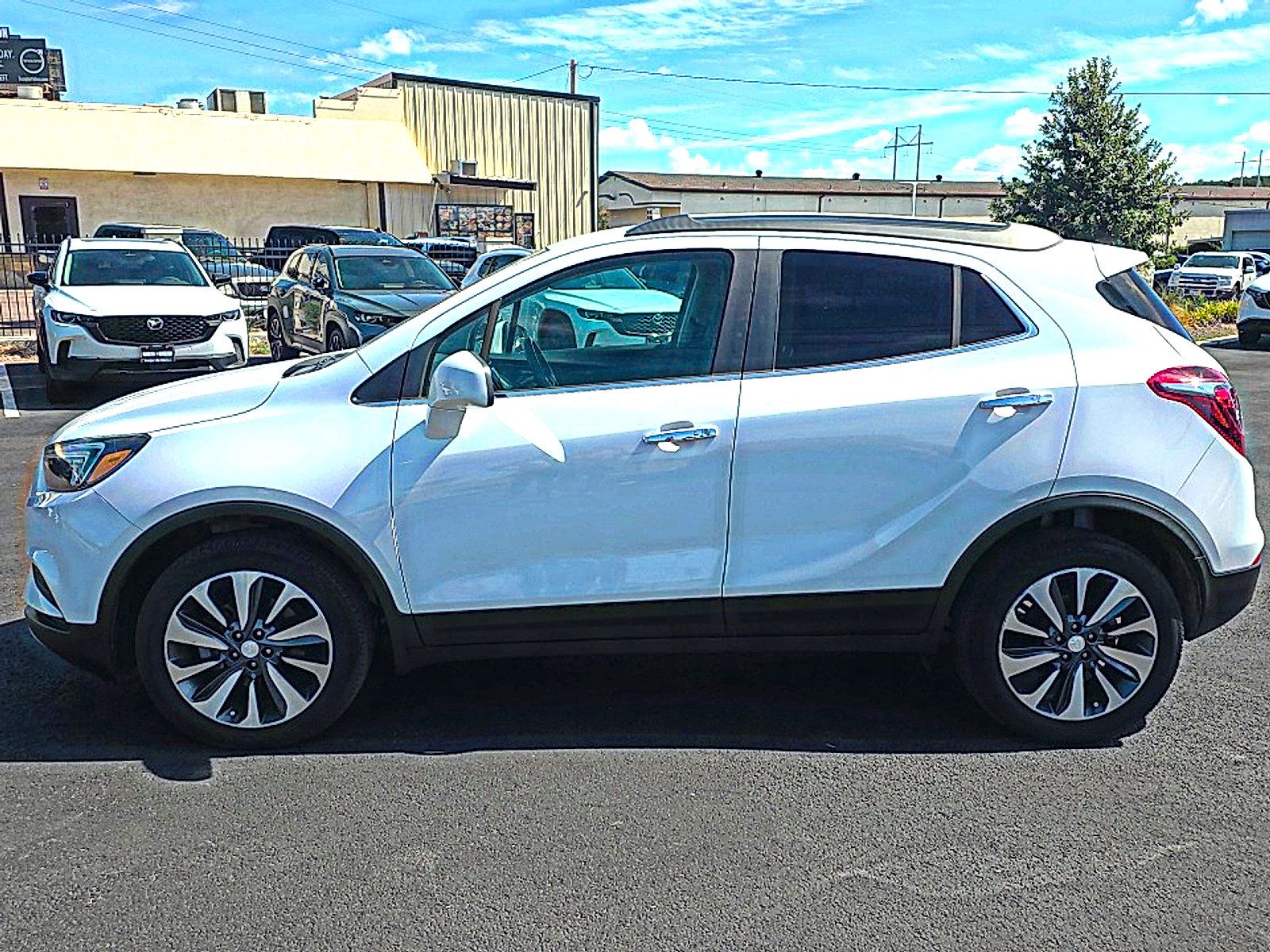 Used 2022 Buick Encore Preferred w/ Safety Package AWD/4WD image 4
