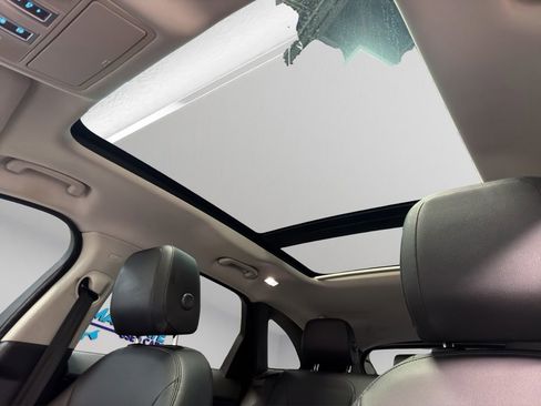 Used 2017 Jaguar F-PACE Premium image 15