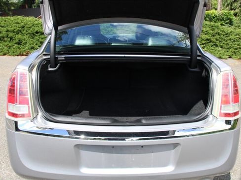 Used 2011 Chrysler 300 C RWD image 17