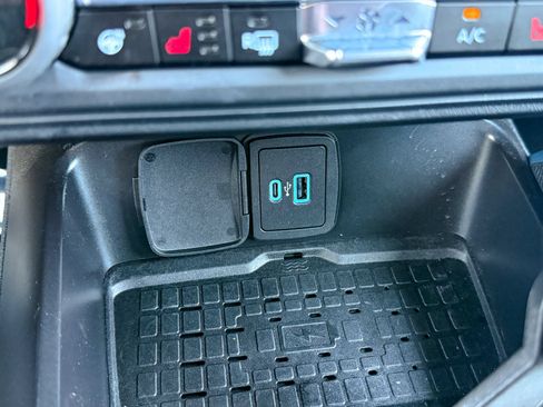 Used 2024 Ford Bronco Wildtrak AWD/4WD image 32