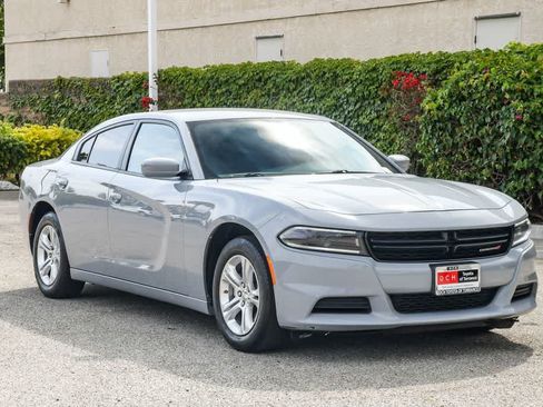 Used 2022 Dodge Charger SXT w/ Cold Weather Package RWD image 3