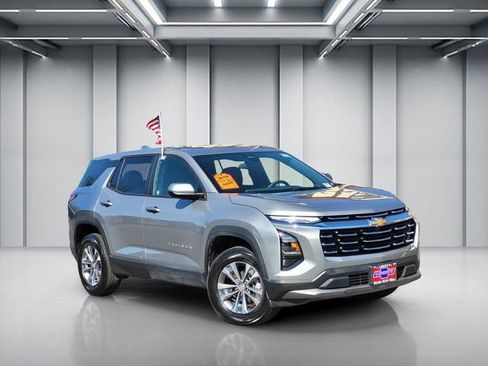 Used 2025 Chevrolet Equinox LT FWD image 1
