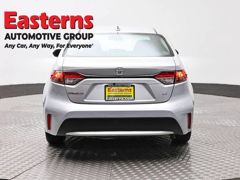 Used 2022 Toyota Corolla LE FWD image 6