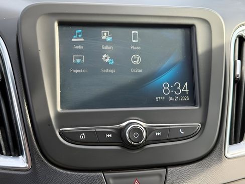 Used 2017 Chevrolet Malibu LT FWD image 21
