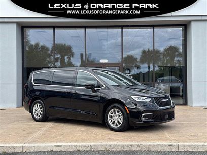 Used 2026 Chrysler Pacifica Select