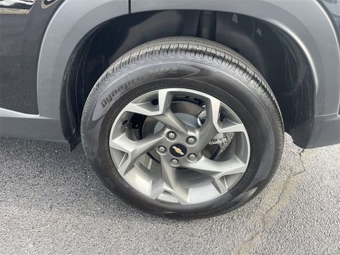 Used 2025 Chevrolet Trax LT w/ Driver Confidence Package image 8