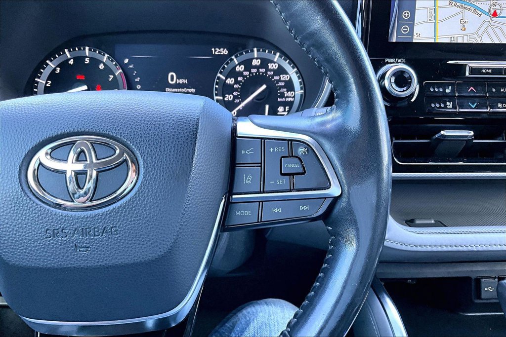 Used 2020 Toyota Highlander Platinum FWD image 7